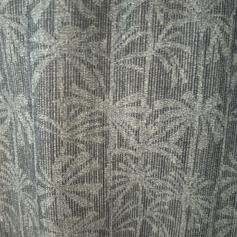 Tommy Bahama 100% Tencel, Blue, XL, Palm Trees Hawaiian Shirt. - Picture 5 of 6